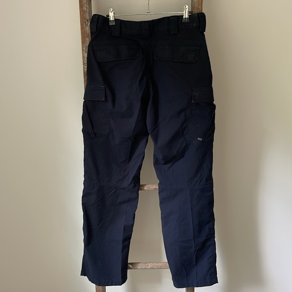 5.11 Tactical Series Stryke Pant in Navy 30/32 - Picture 2 of 8